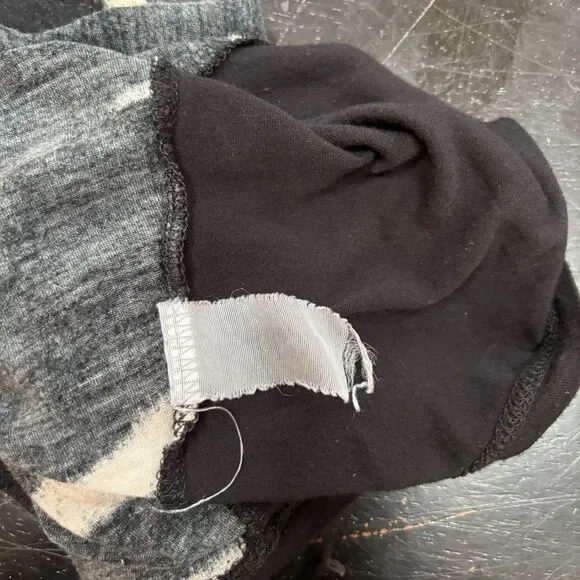 Kensie Abstract Print Short Sleeve Top – Size M - Picture 3 of 4